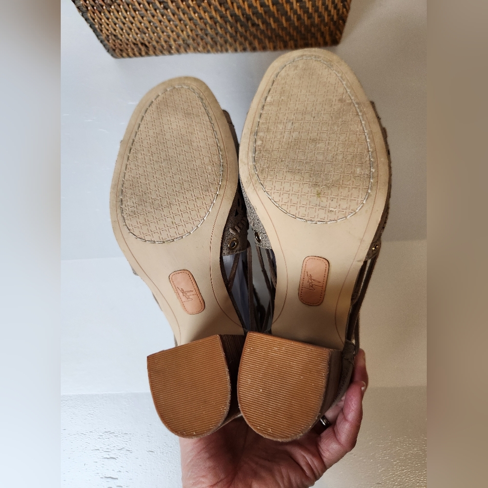 Latigo Leather Saelena Handcrafted Gold Grommet Zip Back Peep-Toe Block Heel - Picture 11 of 14